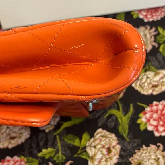 CHANEL Classic Chain Flap Quilted Patent Leather Exc cond - Picture 9 of 14